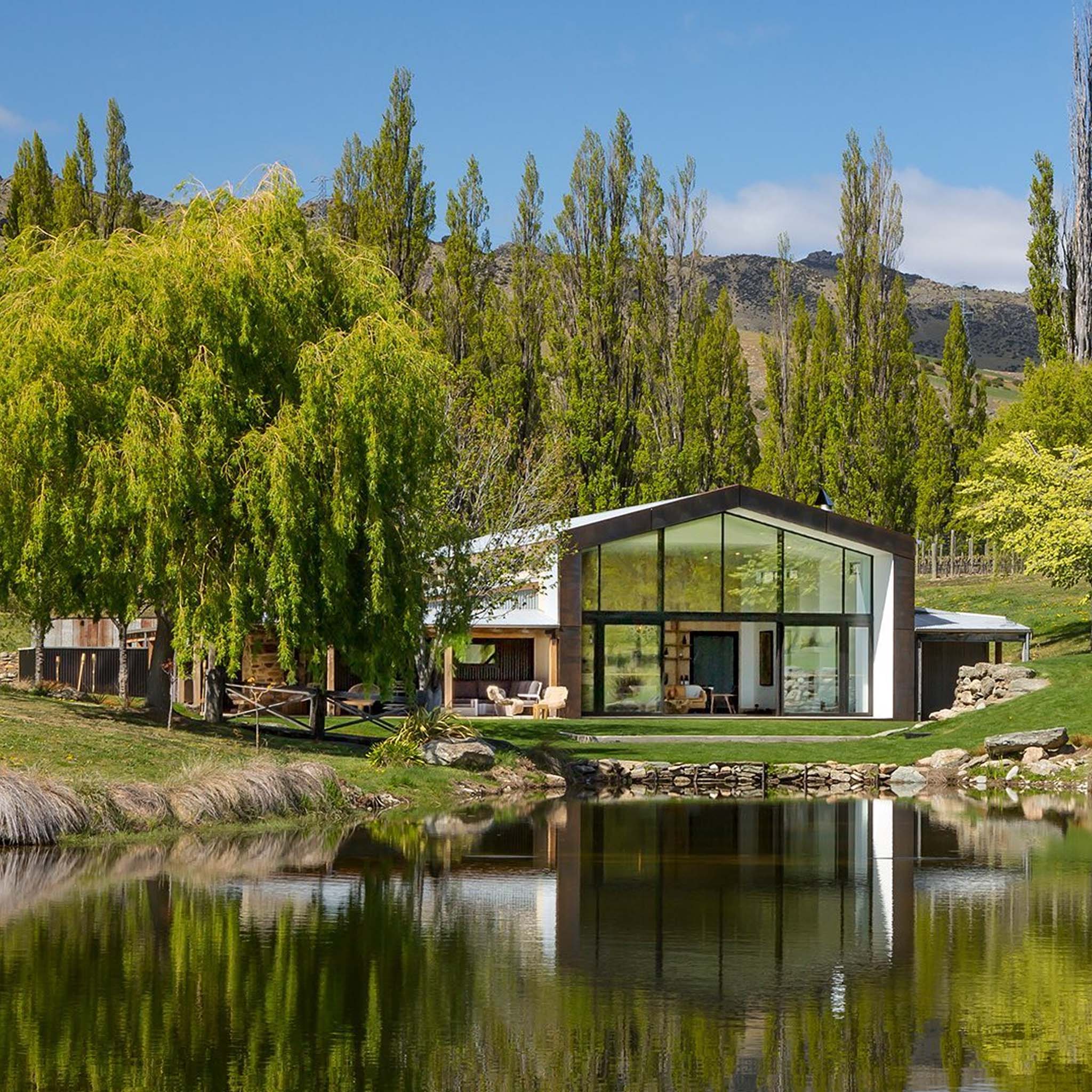 Cloudy Bay Te Wāhi Pinot Noir 2022