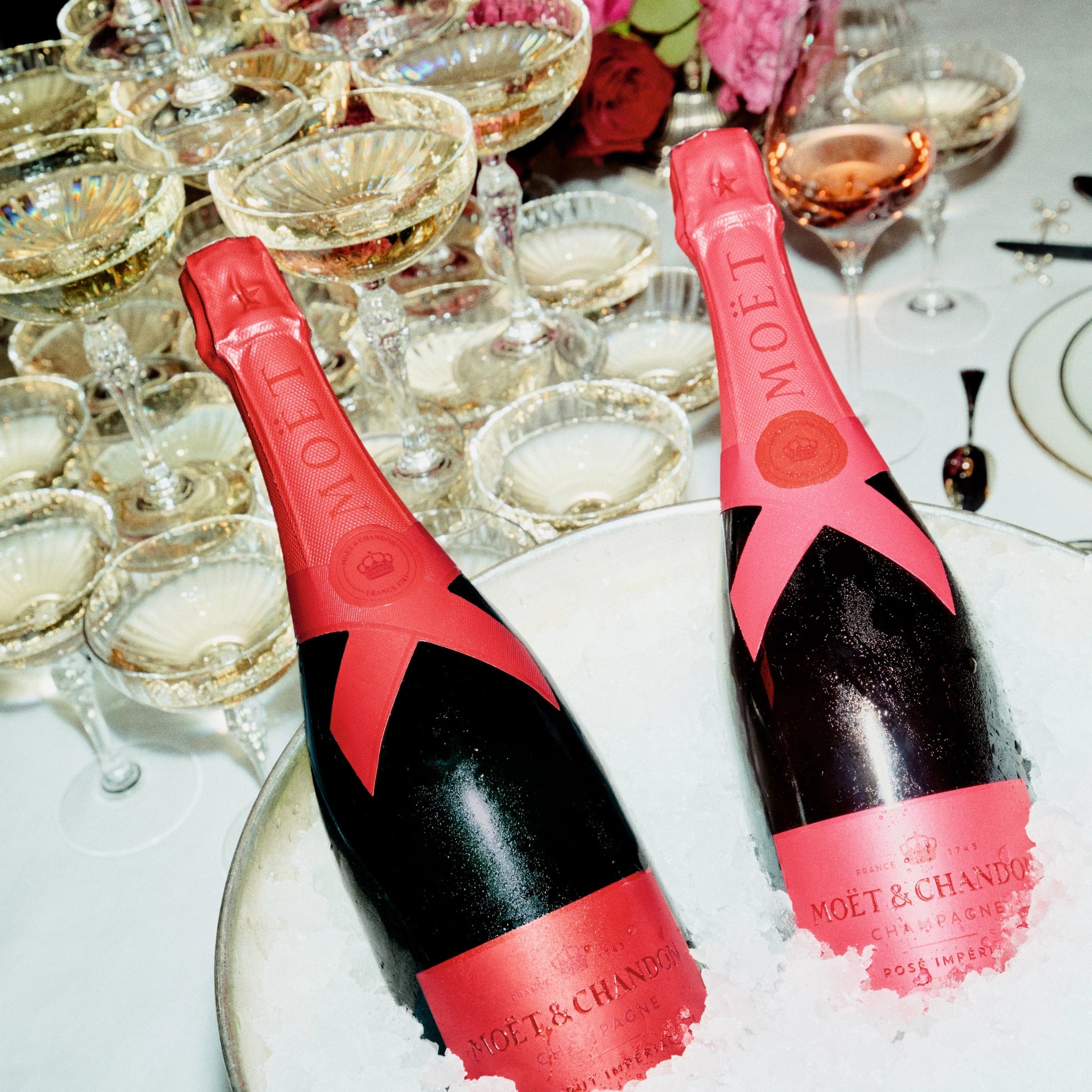 Moet & Chandon Impérial Brut NV (Red Limited Edition Gift Boxed)