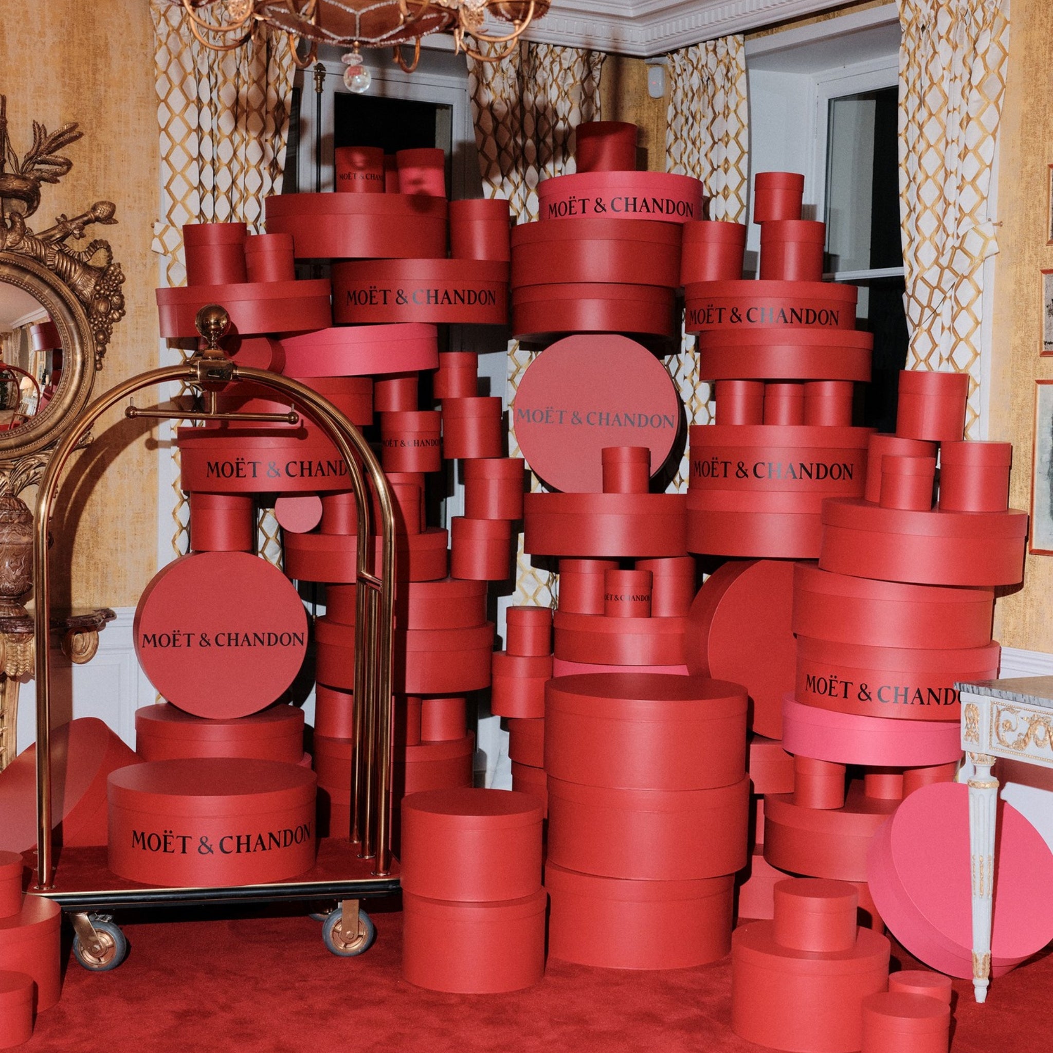 Moet & Chandon Impérial Brut NV (Red Limited Edition Gift Boxed)