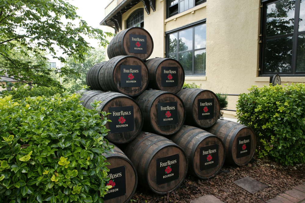 Four Roses Black Label Kentucky Straight Bourbon Whiskey 700ml - Kent Street Cellars