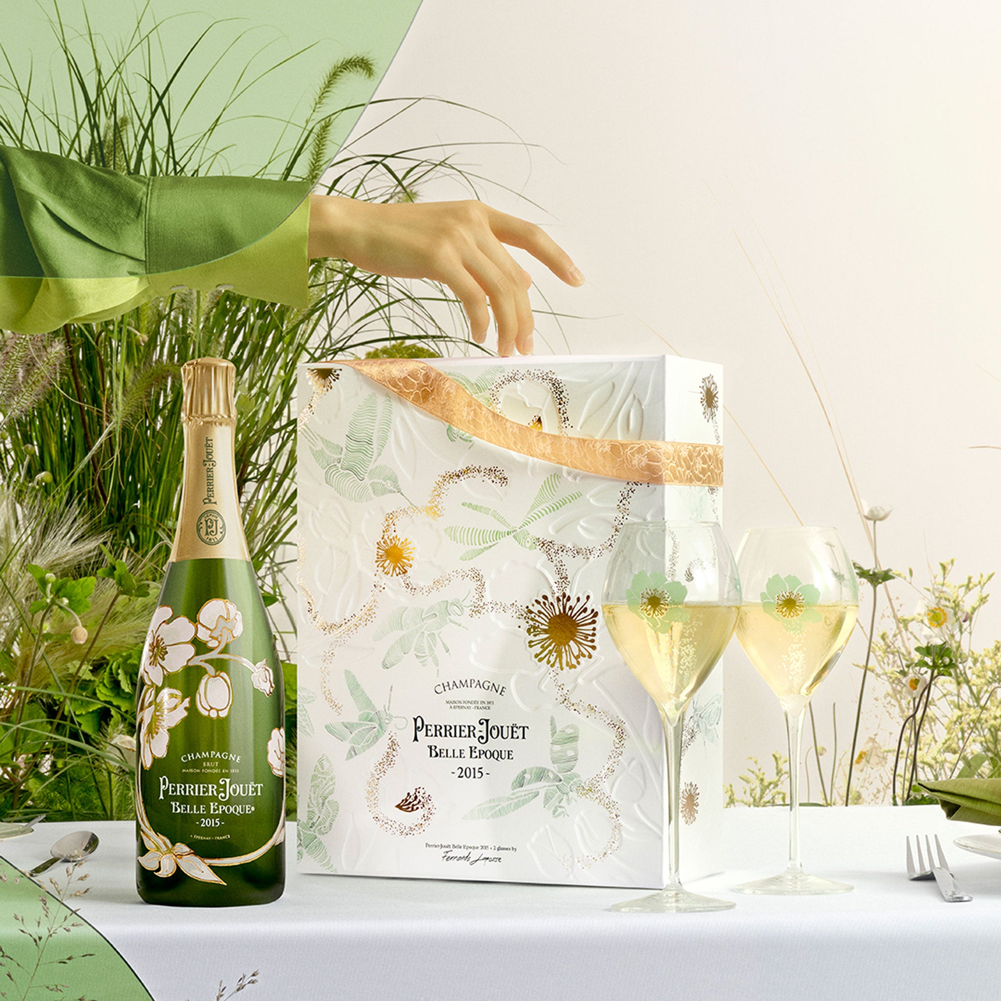 Perrier-Jouët Belle Epoque Champagne 2015 + 2 Glasses Set